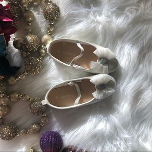 Carter:White Toddler Dress Shoe(2 sizes available)